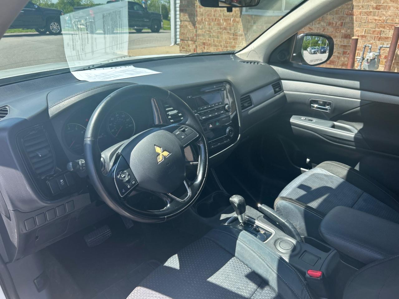 Mitsubishi Outlander 2WD 4dr ES 2016