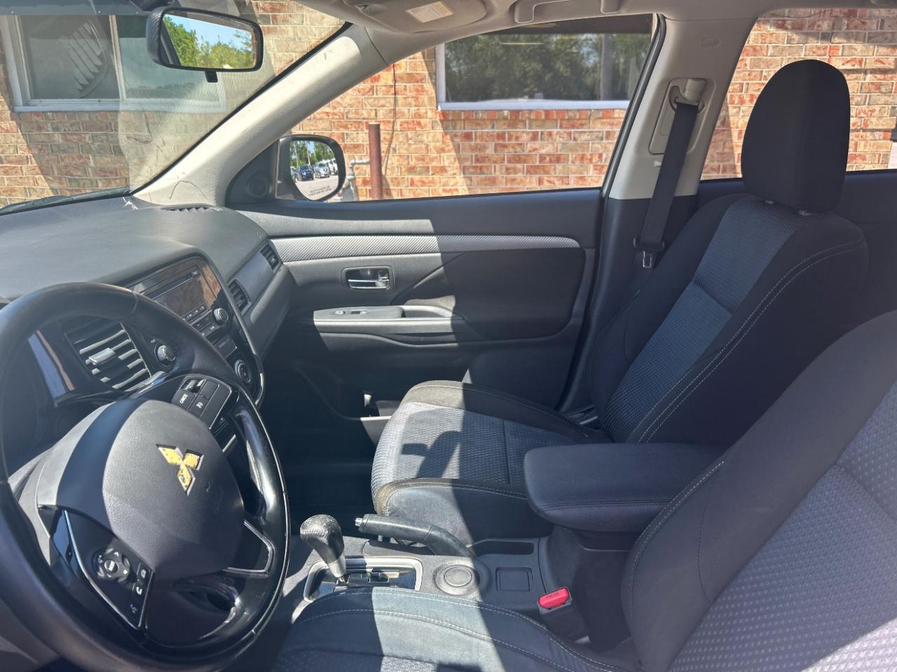 Mitsubishi Outlander 2WD 4dr ES 2016
