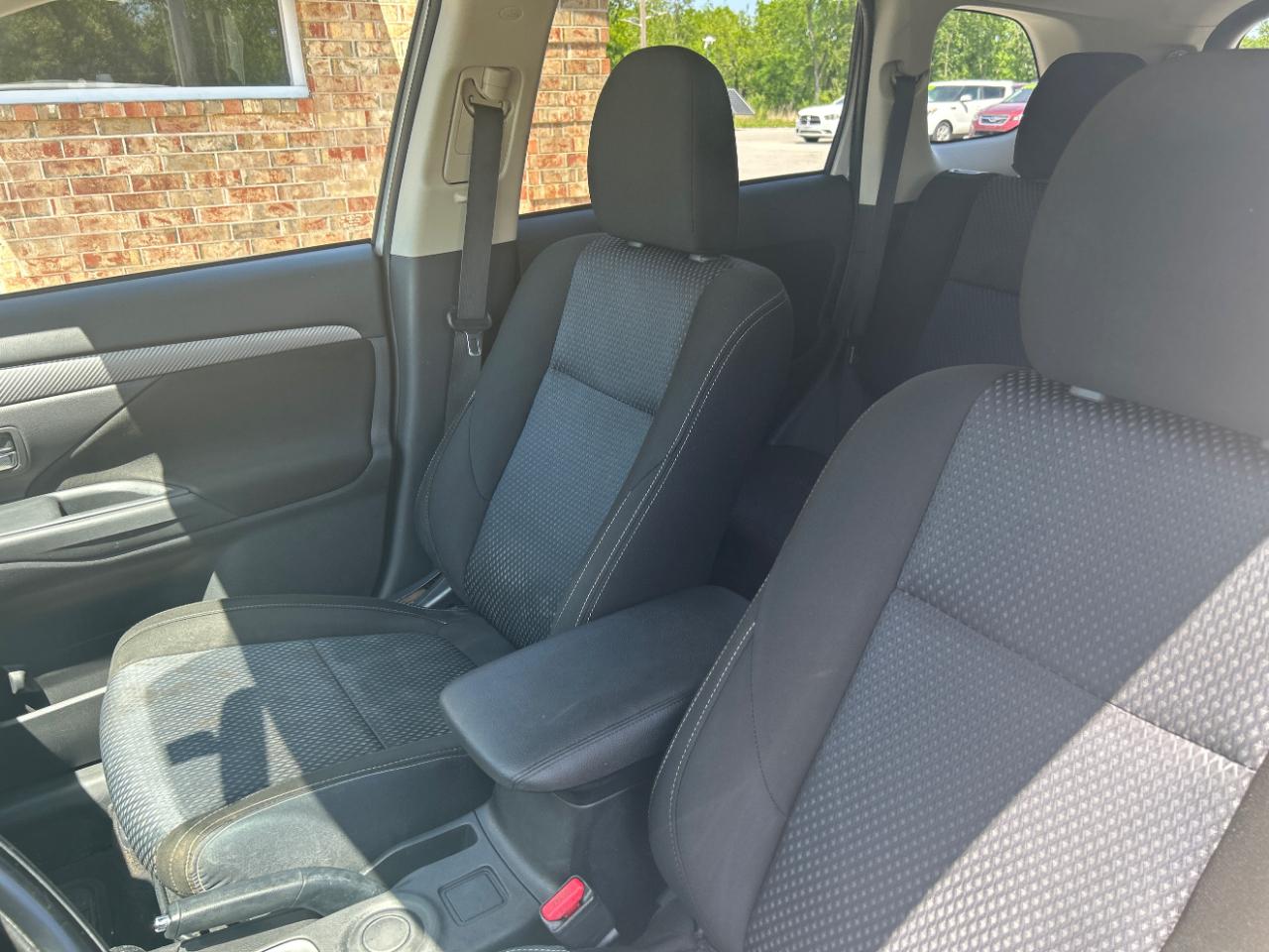 Mitsubishi Outlander 2WD 4dr ES 2016