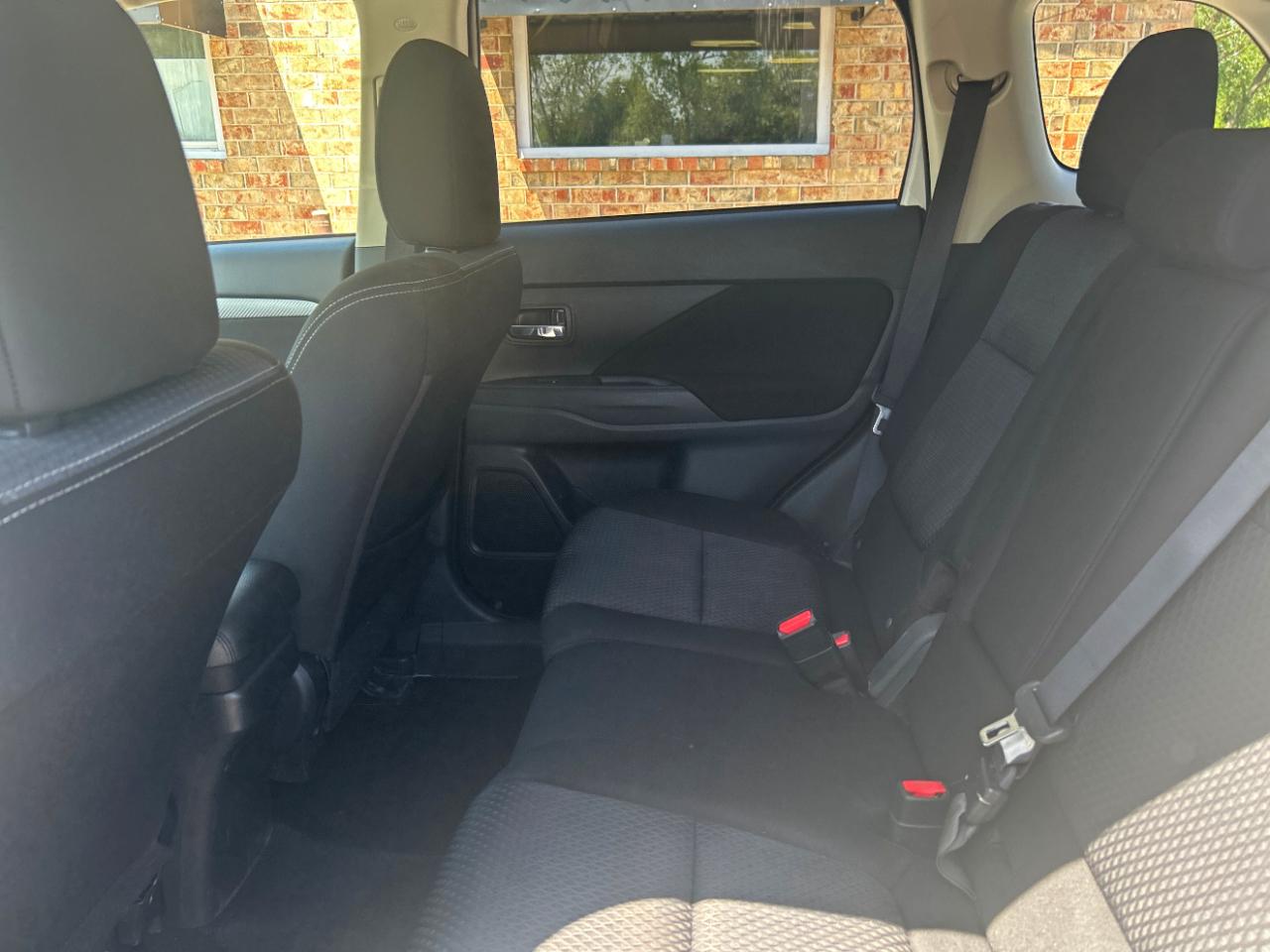 Mitsubishi Outlander 2WD 4dr ES 2016