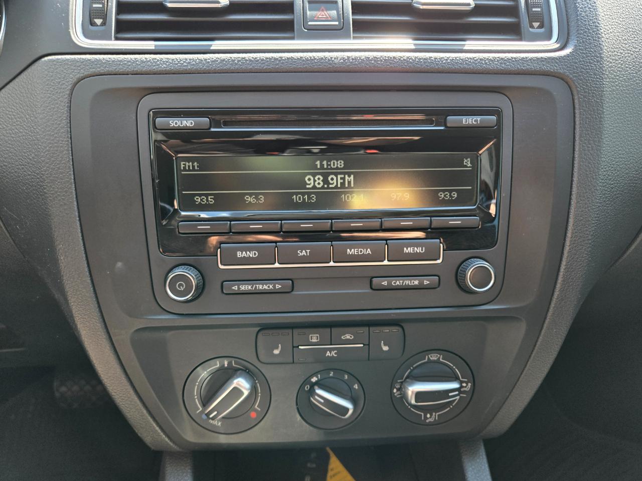 Volkswagen Jetta Sedan 4dr Auto 1.8T SE 2015