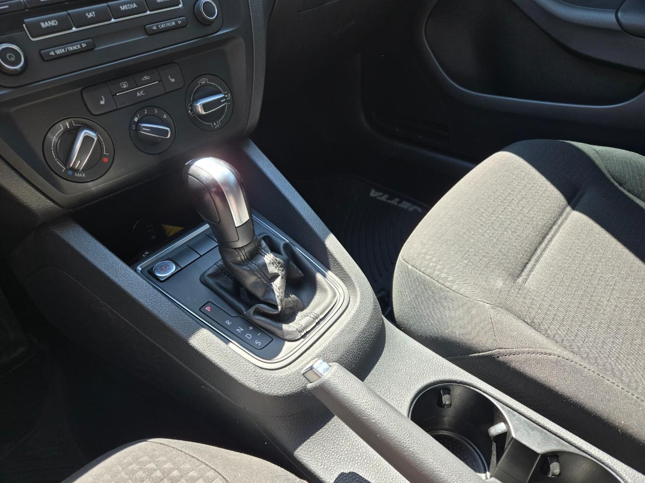 Volkswagen Jetta Sedan 4dr Auto 1.8T SE 2015