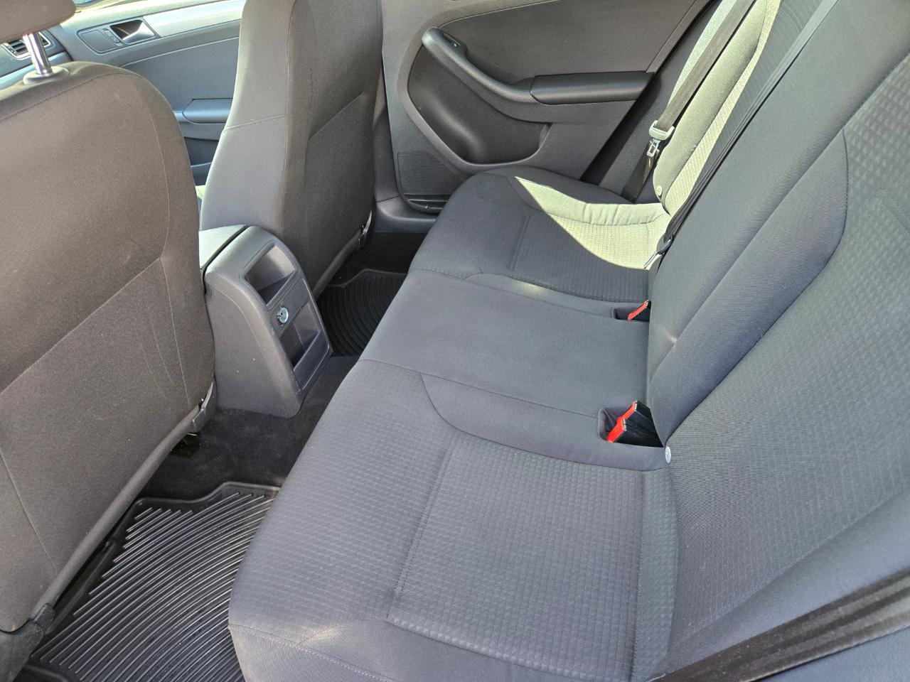 Volkswagen Jetta Sedan 4dr Auto 1.8T SE 2015