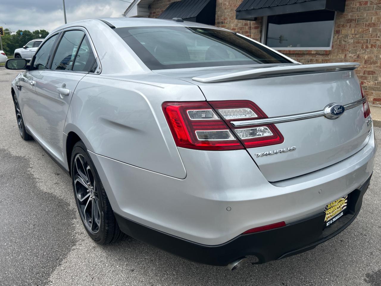 Ford Taurus 4dr Sdn SHO AWD 2015