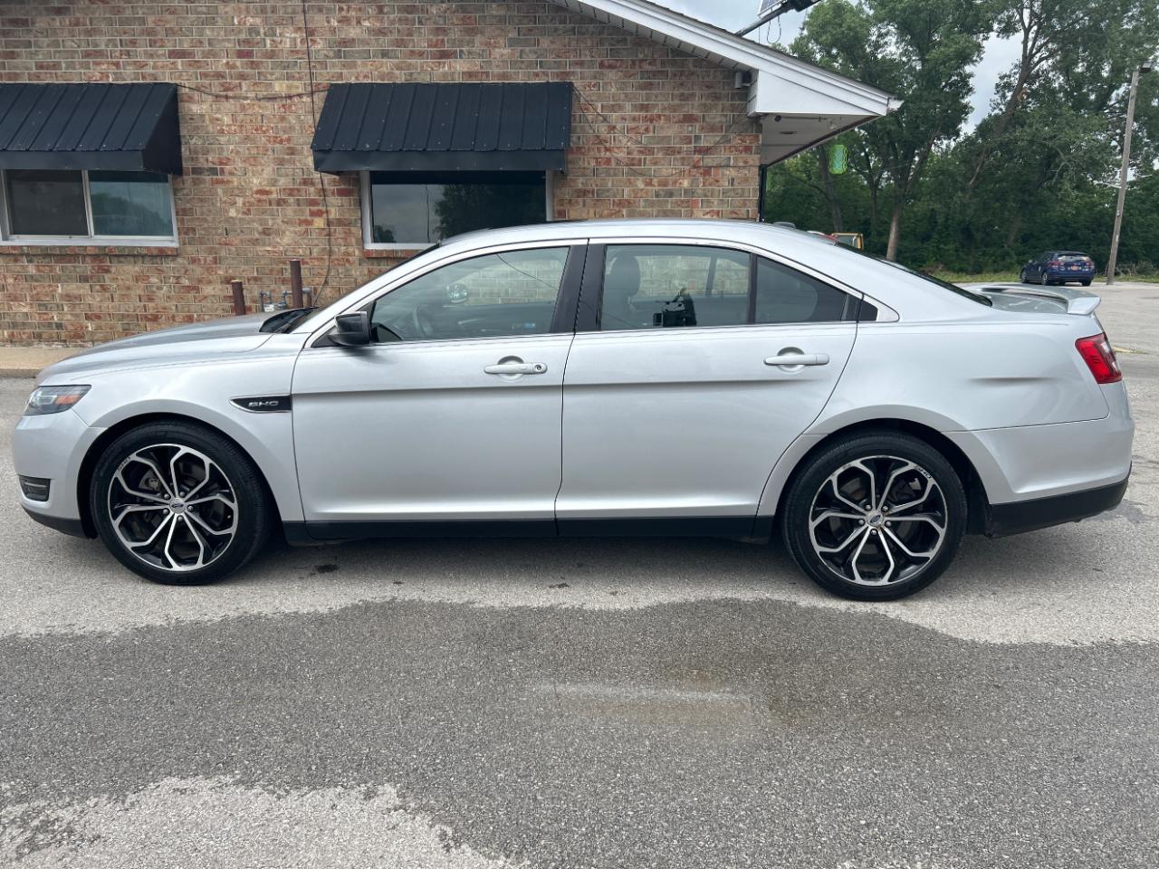 Ford Taurus 4dr Sdn SHO AWD 2015