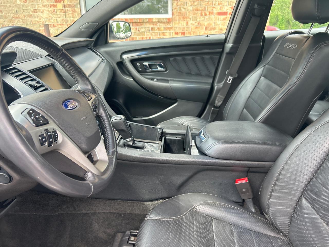 Ford Taurus 4dr Sdn SHO AWD 2015