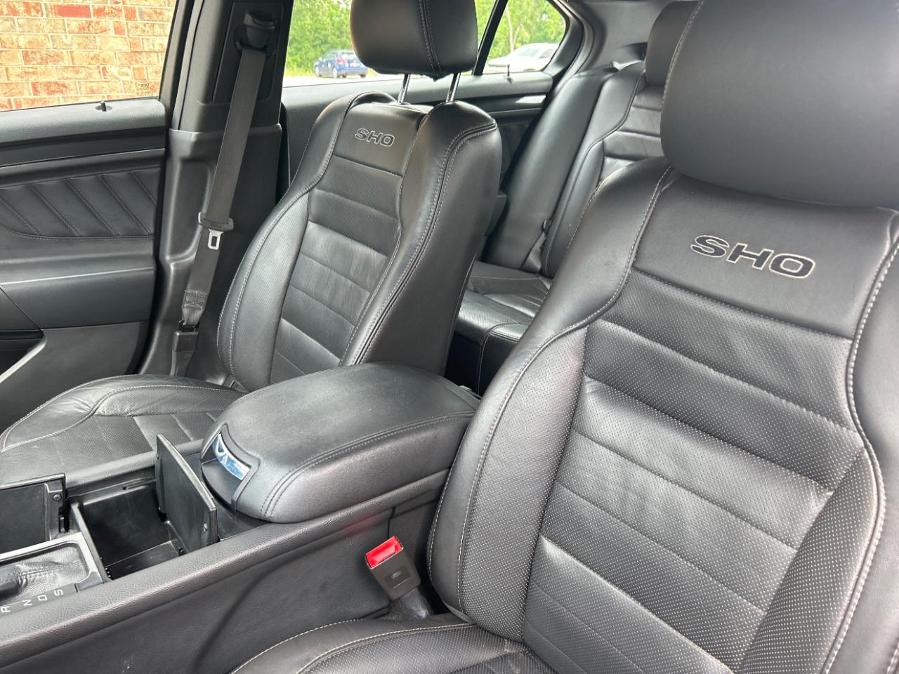 Ford Taurus 4dr Sdn SHO AWD 2015