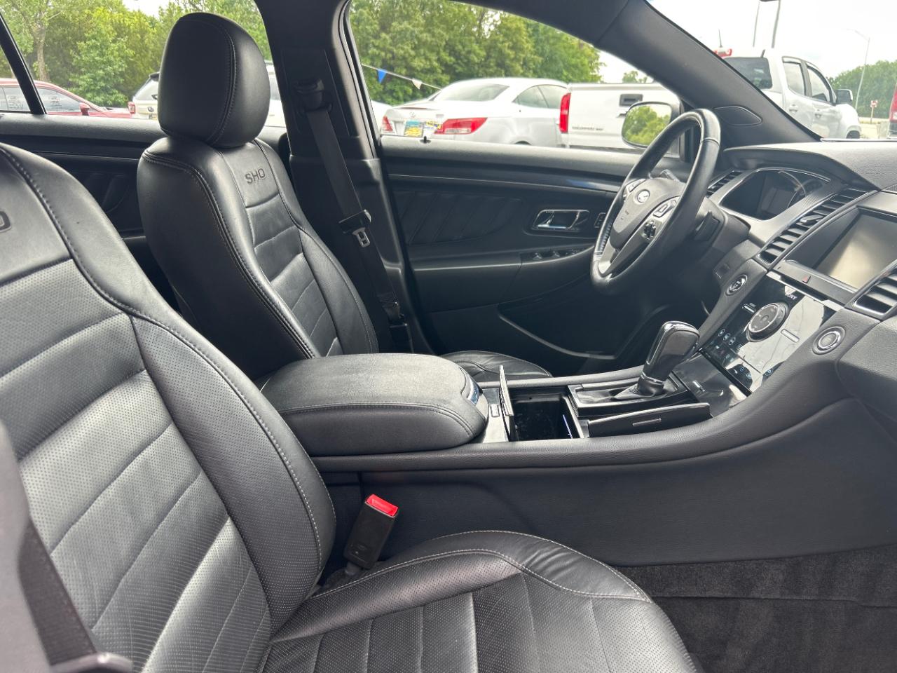 Ford Taurus 4dr Sdn SHO AWD 2015