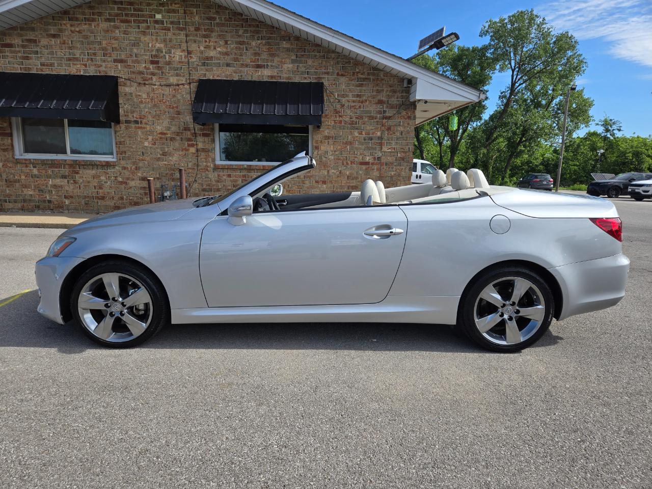 Lexus IS 250C 2dr Conv Auto 2010