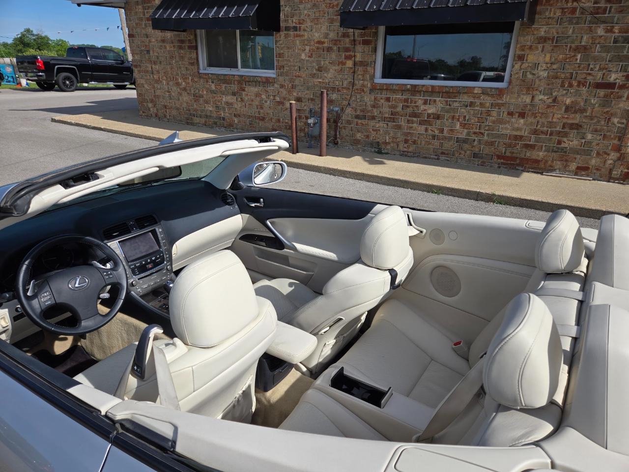 Lexus IS 250C 2dr Conv Auto 2010