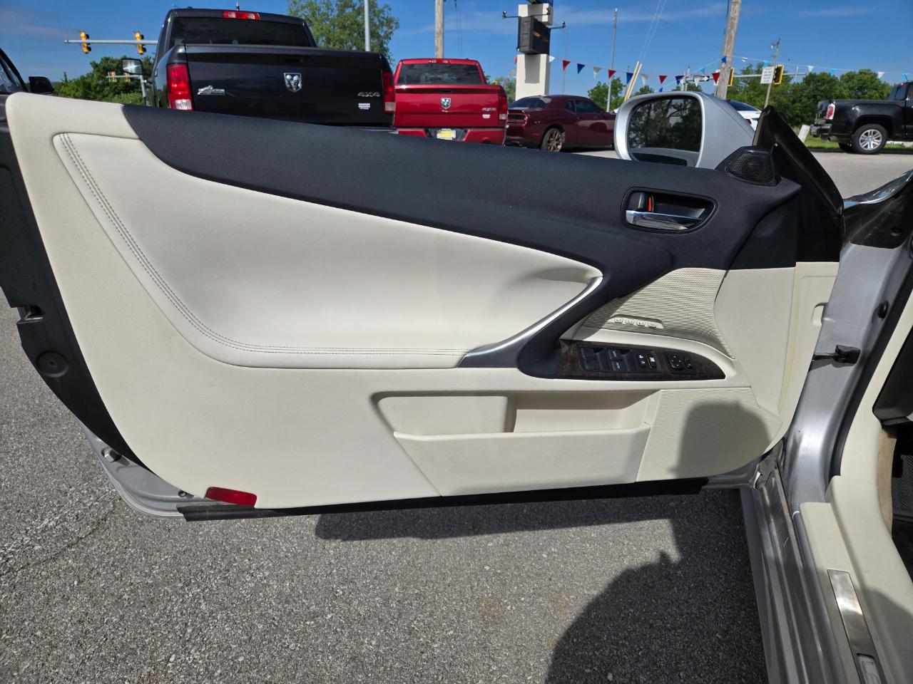 Lexus IS 250C 2dr Conv Auto 2010