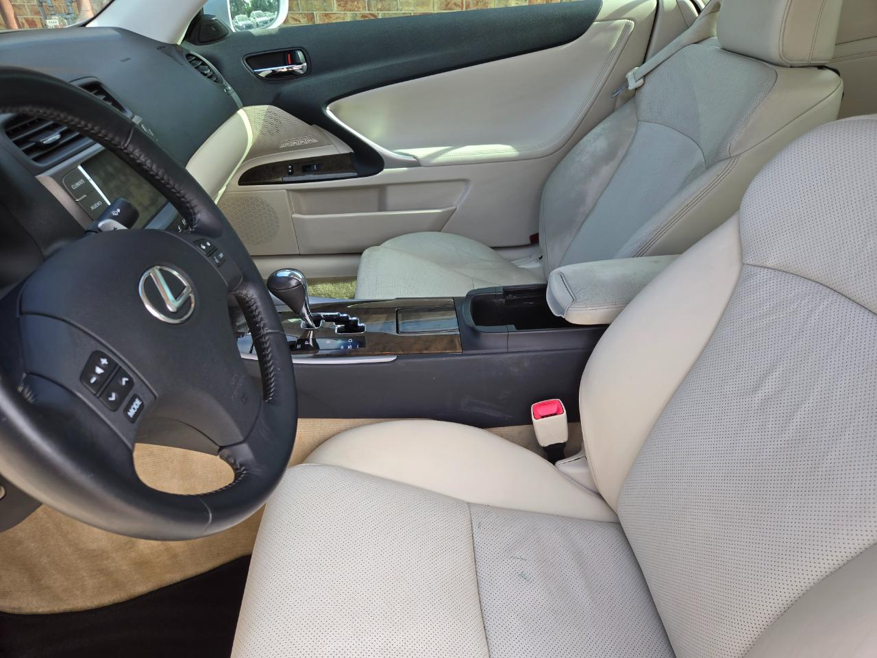 Lexus IS 250C 2dr Conv Auto 2010