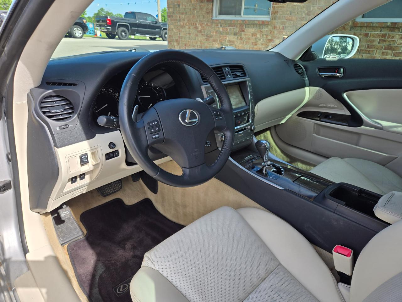 Lexus IS 250C 2dr Conv Auto 2010