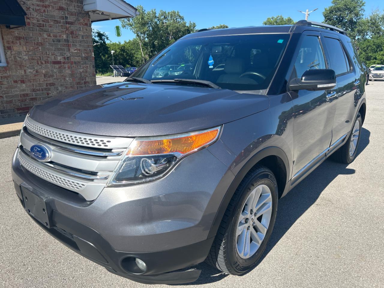 Gray 2014 Ford Explorer XLT 4WD SUV / Crossover All-Wheel Drive Automatic