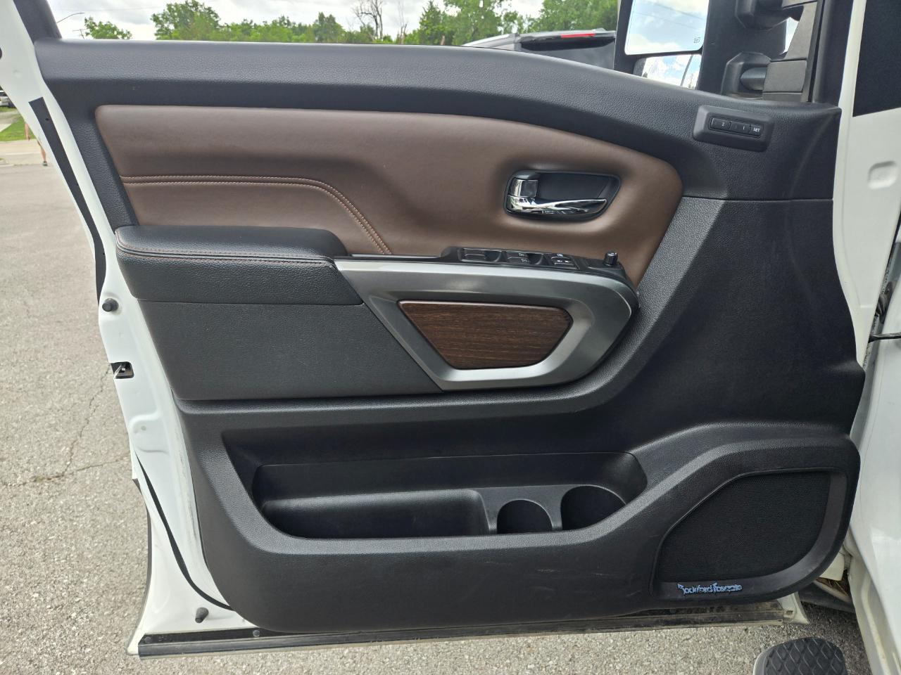 Nissan Titan XD 4x4 Diesel Crew Cab Platinum Reserve 2017