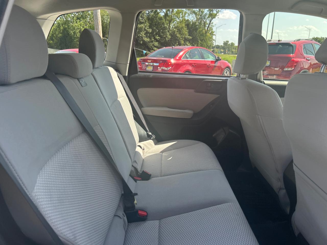 Subaru Forester 4dr CVT 2.5i PZEV 2015