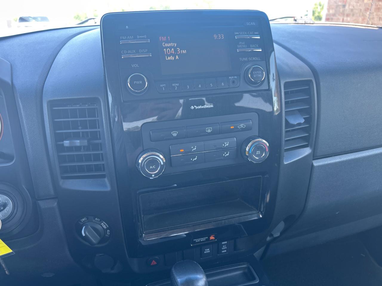 Nissan Titan 4WD Crew Cab SWB SV 2013