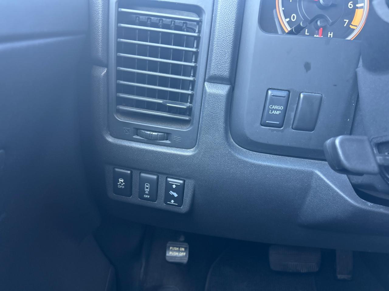 Nissan Titan 4WD Crew Cab SWB SV 2013