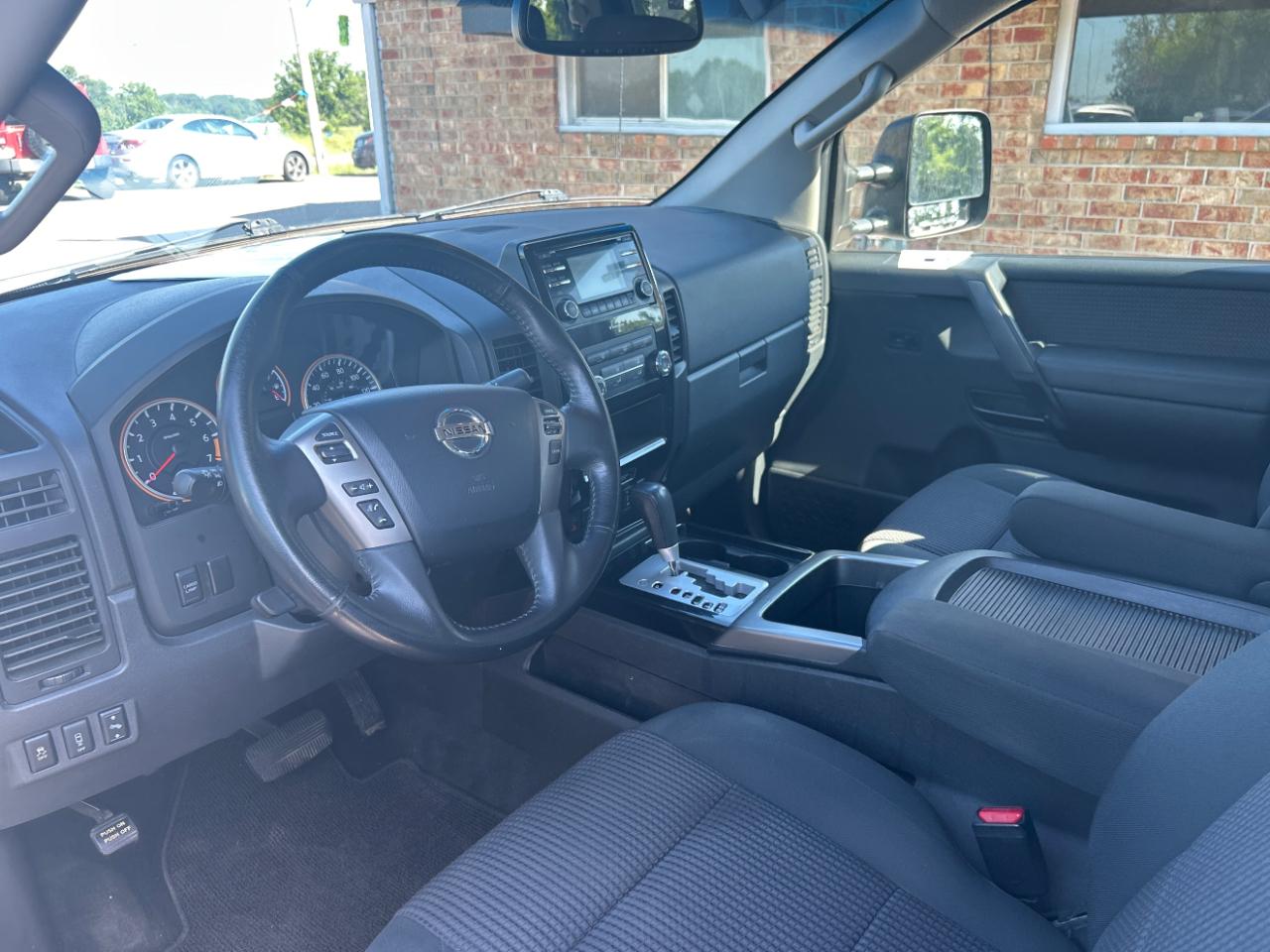 Nissan Titan 4WD Crew Cab SWB SV 2013