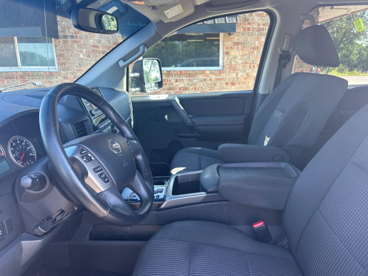 Nissan Titan 4WD Crew Cab SWB SV 2013