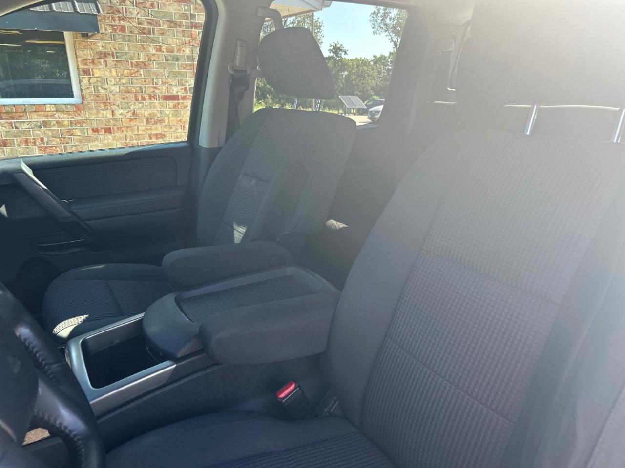 Nissan Titan 4WD Crew Cab SWB SV 2013
