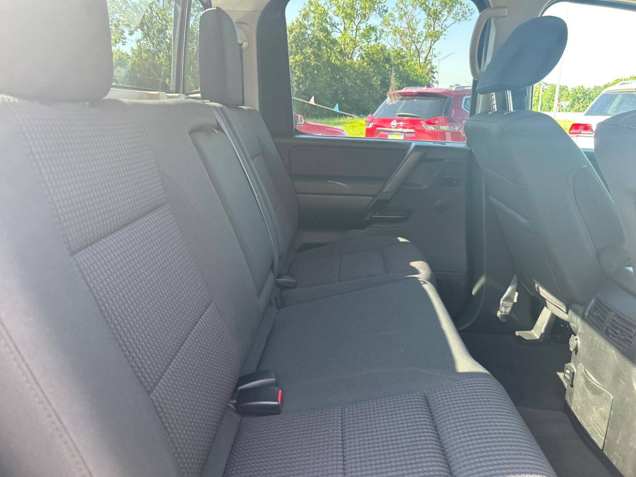 Nissan Titan 4WD Crew Cab SWB SV 2013