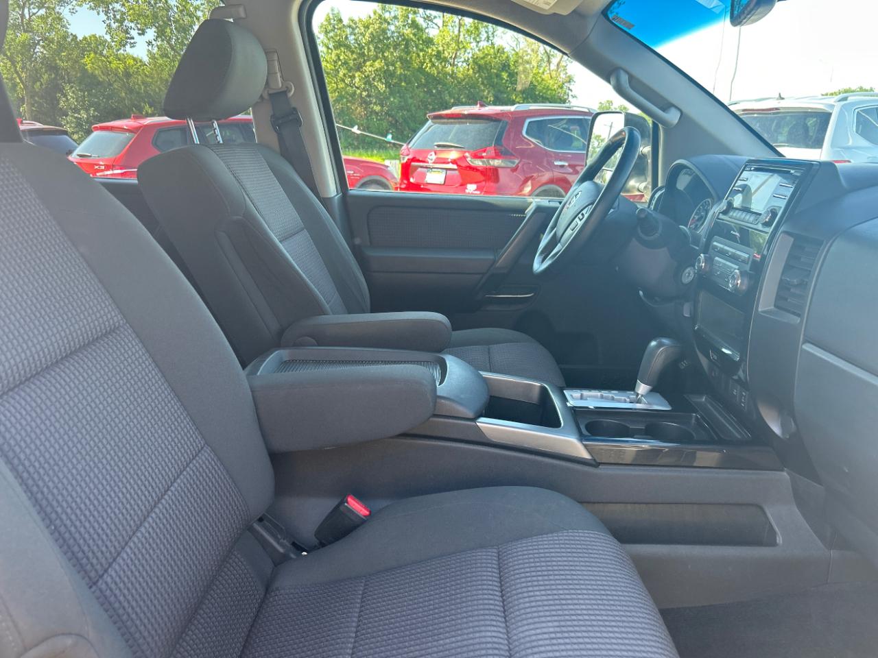 Nissan Titan 4WD Crew Cab SWB SV 2013