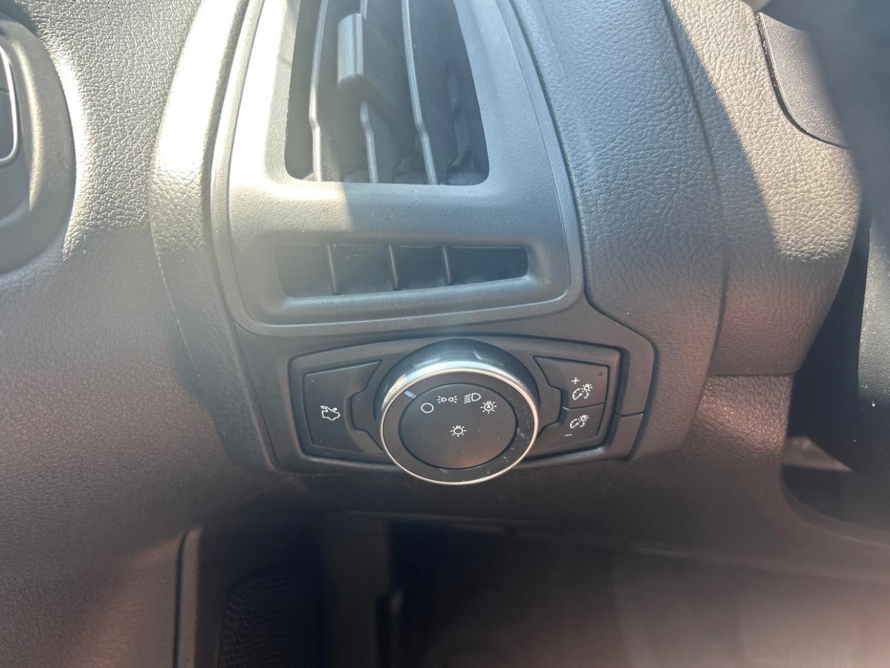 Ford Focus SE Sedan 2018