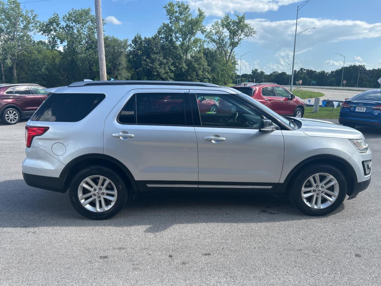 Ford Explorer FWD 4dr XLT 2016