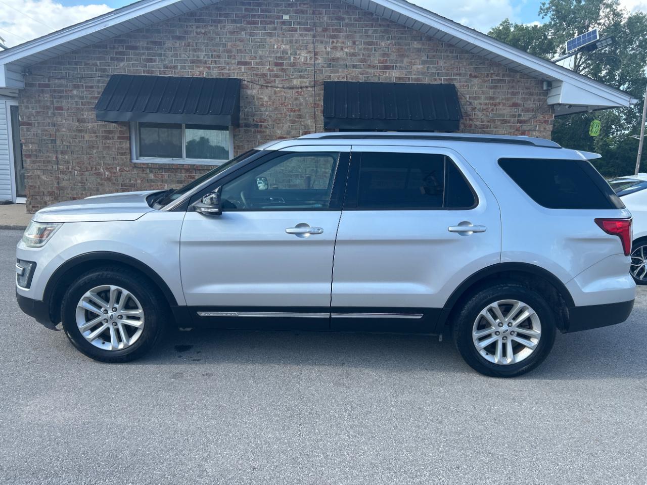 Ford Explorer FWD 4dr XLT 2016