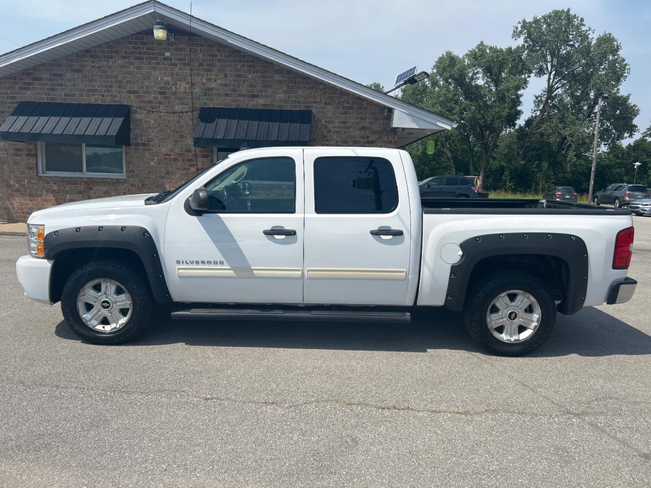 Chevrolet Silverado 1500 4WD Crew Cab 143.5" LT 2011