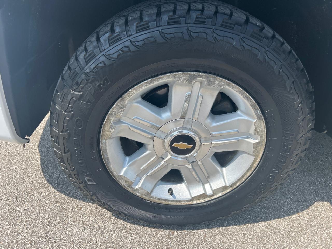 Chevrolet Silverado 1500 4WD Crew Cab 143.5" LT 2011