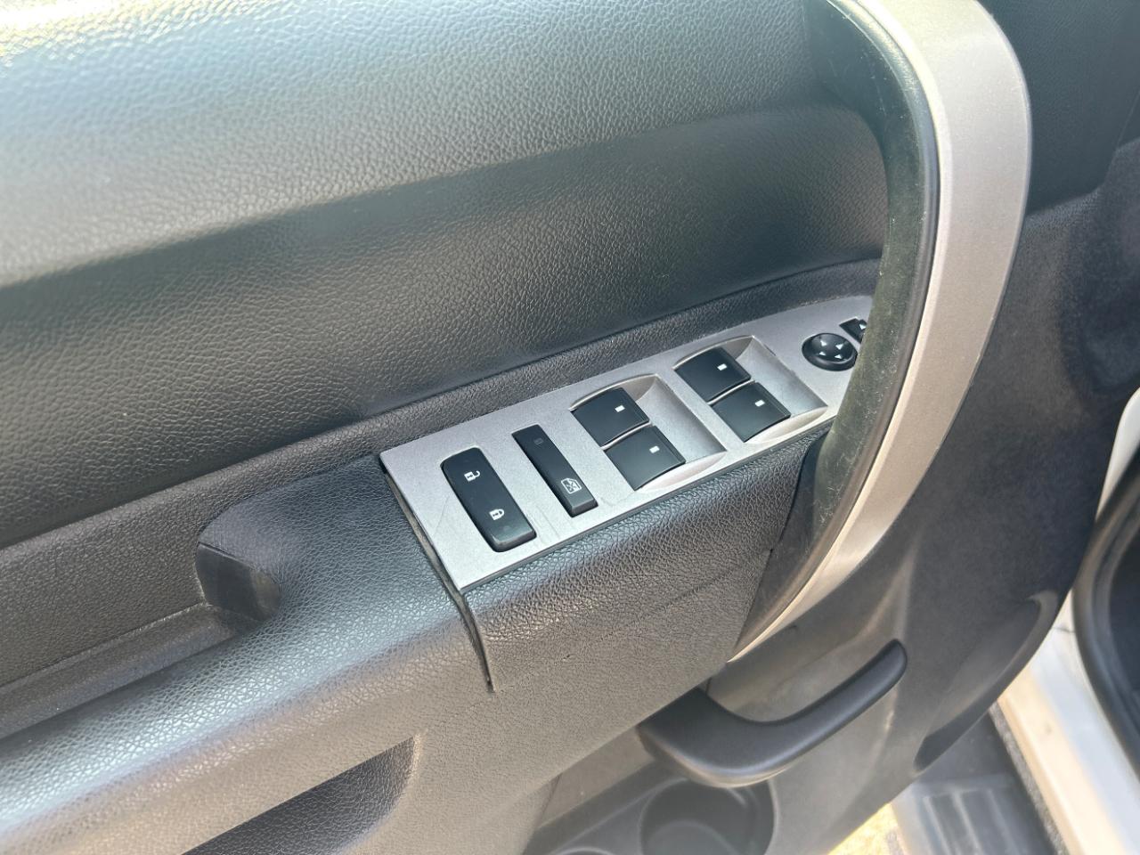 Chevrolet Silverado 1500 4WD Crew Cab 143.5" LT 2011