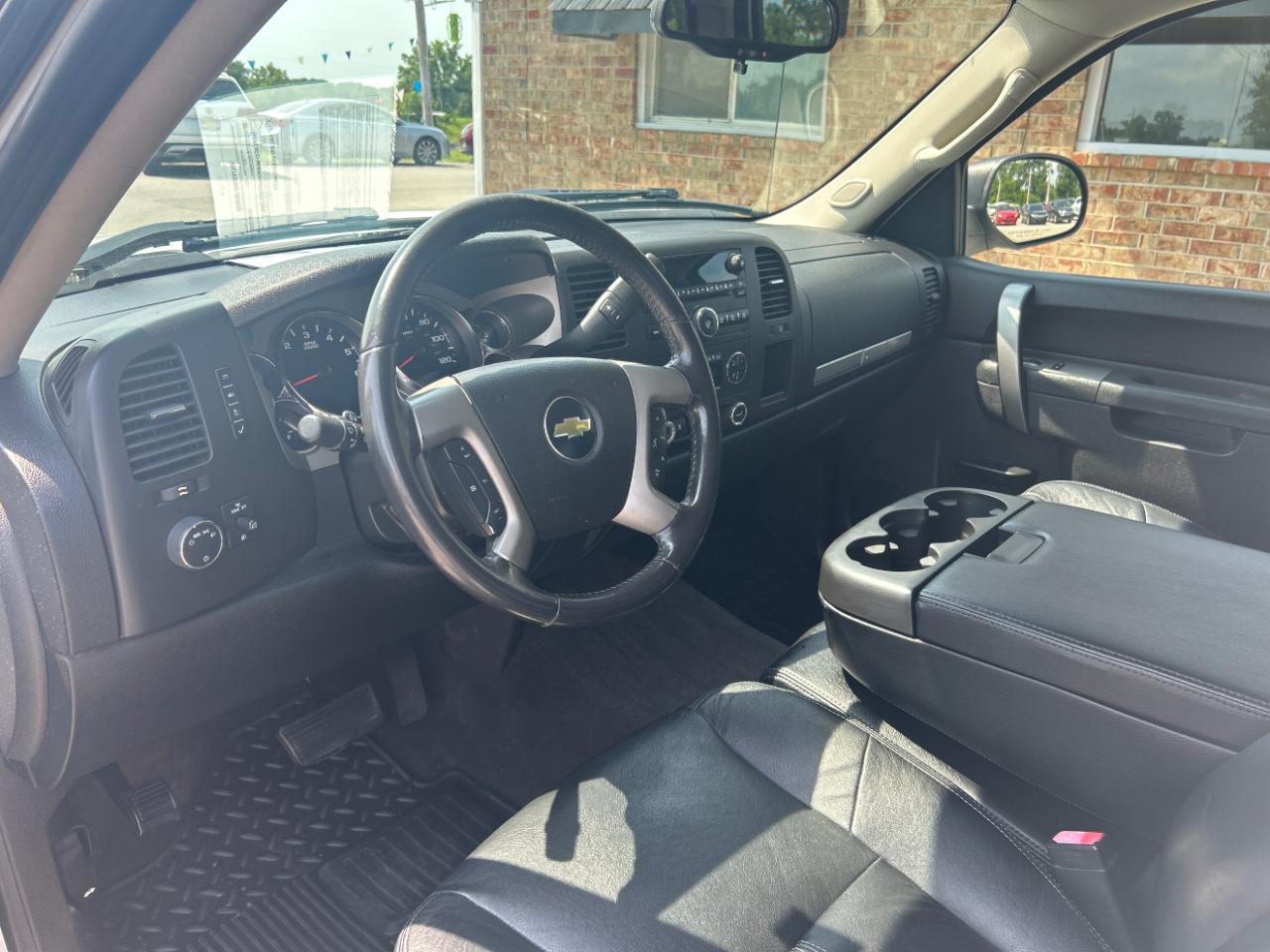 Chevrolet Silverado 1500 4WD Crew Cab 143.5" LT 2011