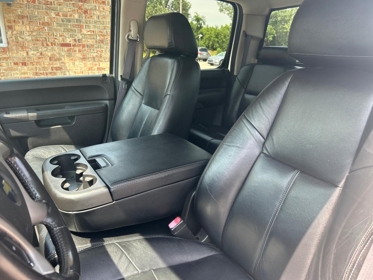 Chevrolet Silverado 1500 4WD Crew Cab 143.5" LT 2011