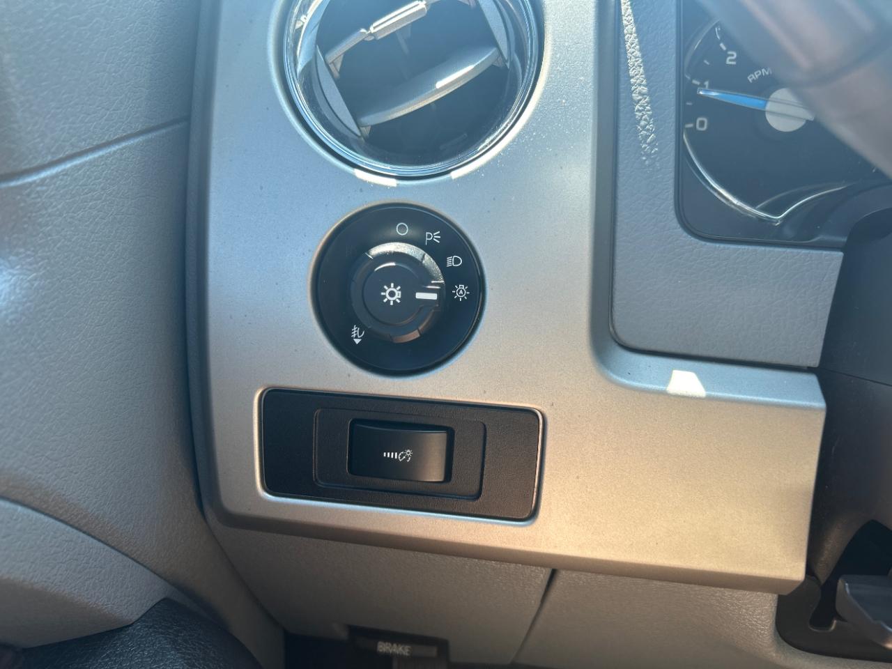 Ford F-150 4WD SuperCrew 145" XL 2013
