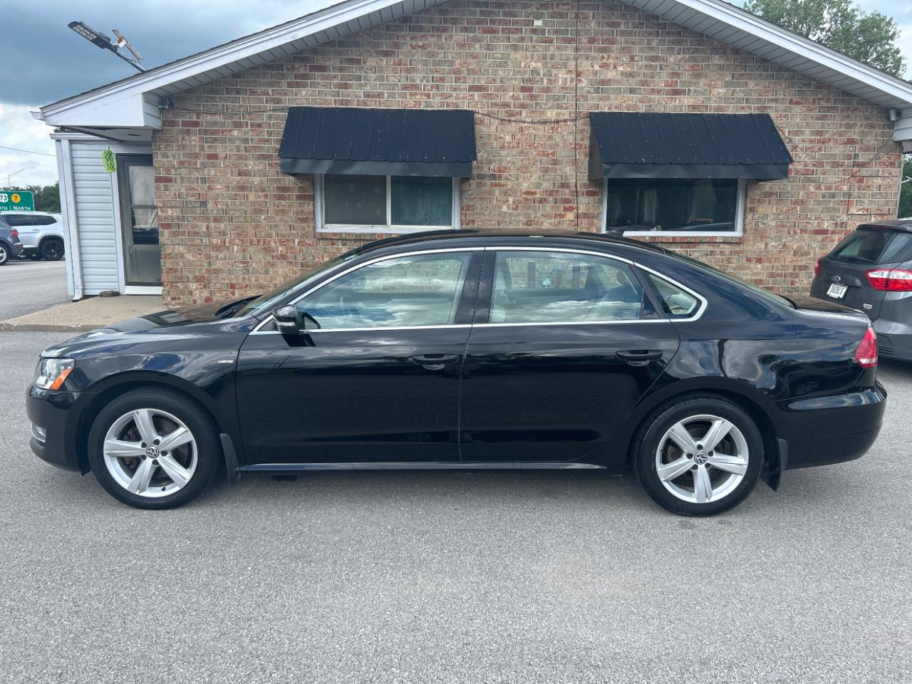 Volkswagen Passat 4dr Sdn 1.8T Auto S 2015