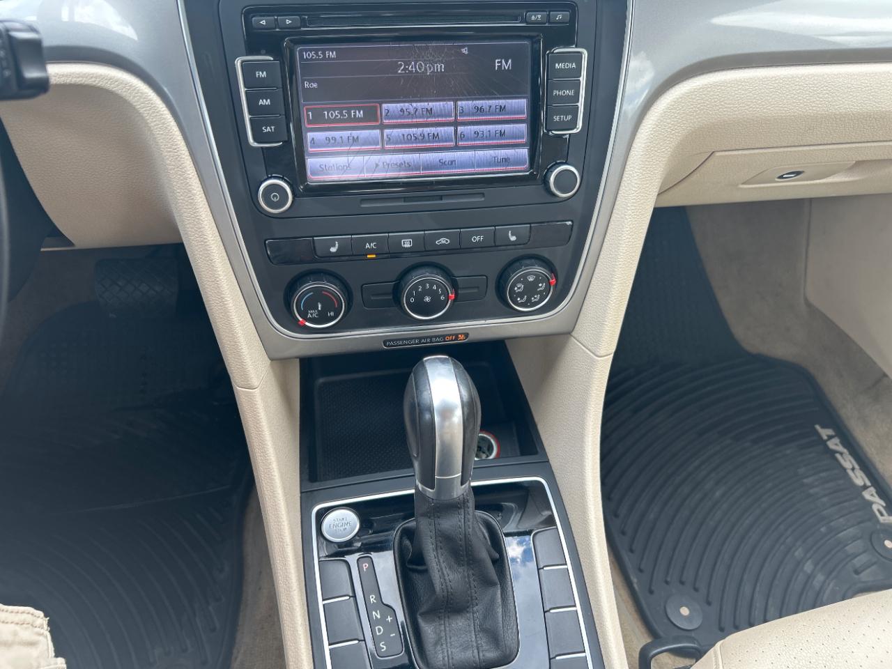 Volkswagen Passat 4dr Sdn 1.8T Auto S 2015