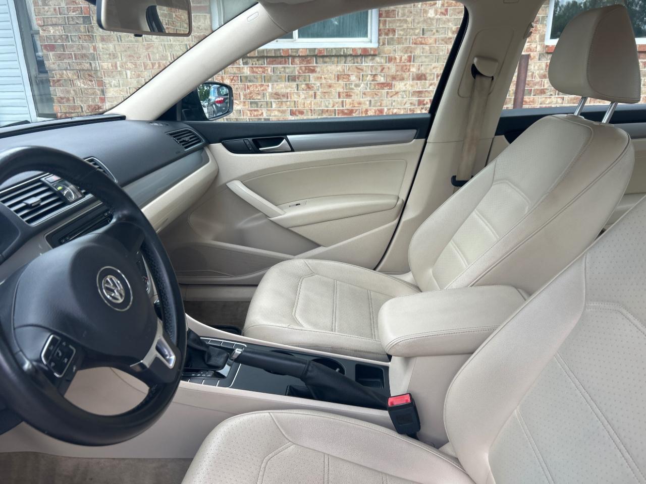 Volkswagen Passat 4dr Sdn 1.8T Auto S 2015