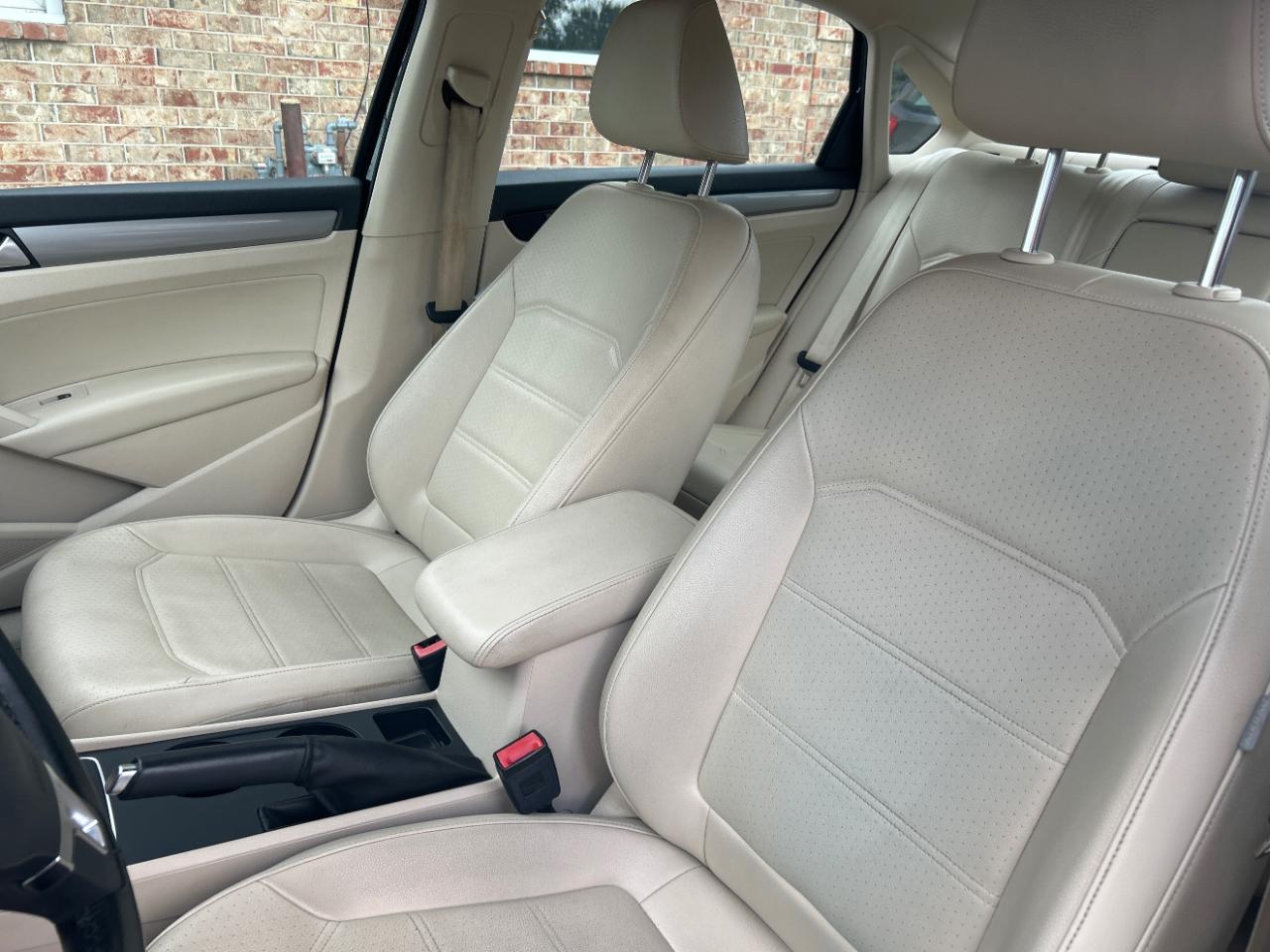 Volkswagen Passat 4dr Sdn 1.8T Auto S 2015