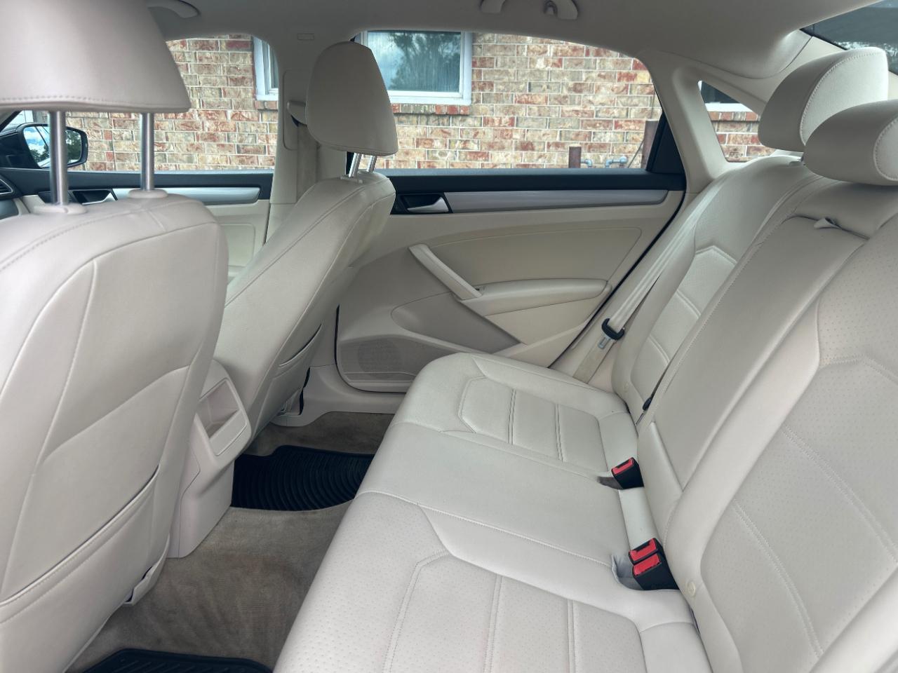 Volkswagen Passat 4dr Sdn 1.8T Auto S 2015