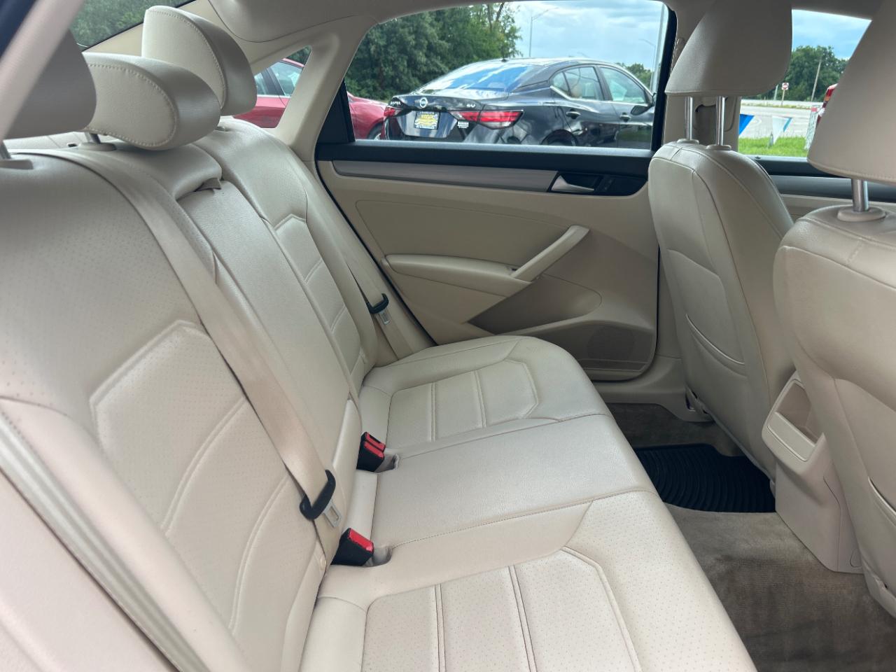 Volkswagen Passat 4dr Sdn 1.8T Auto S 2015