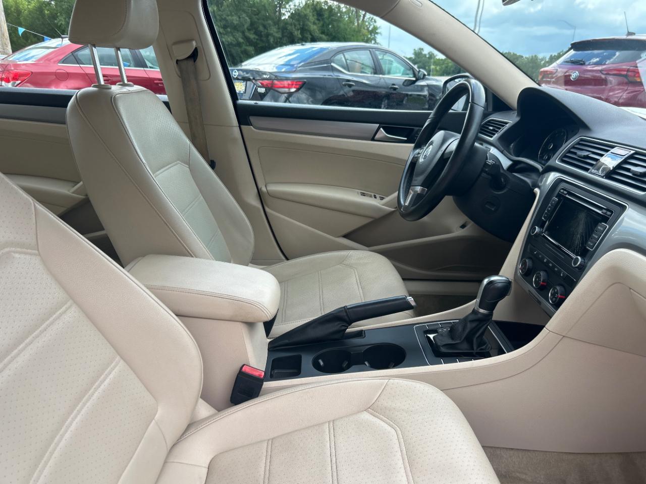 Volkswagen Passat 4dr Sdn 1.8T Auto S 2015