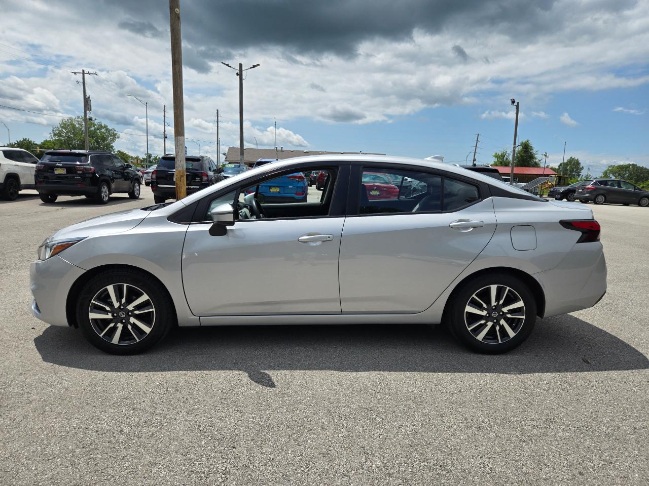 Nissan Versa SV CVT 2021