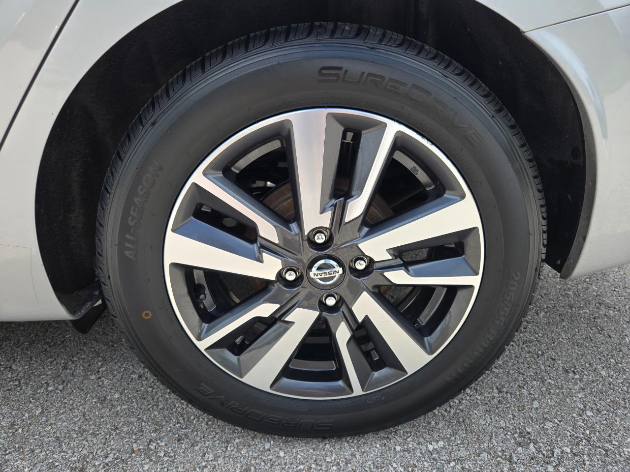 Nissan Versa SV CVT 2021