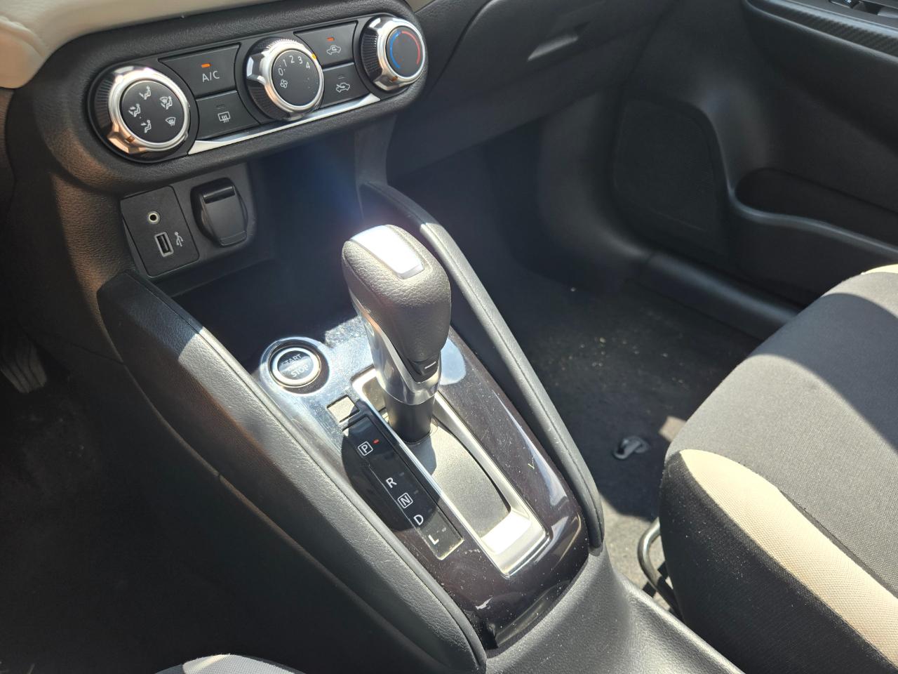 Nissan Versa SV CVT 2021