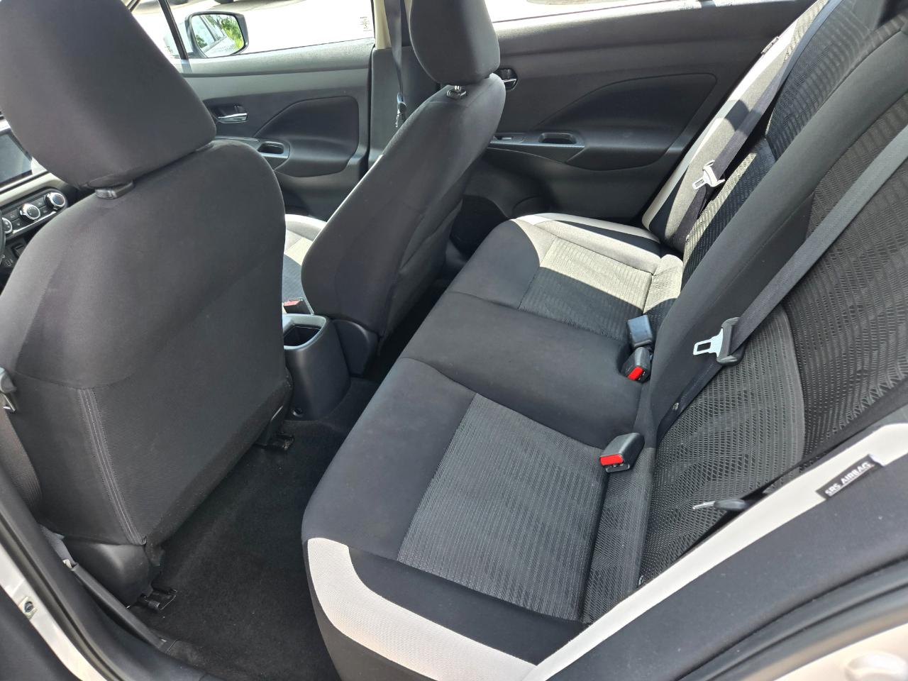 Nissan Versa SV CVT 2021