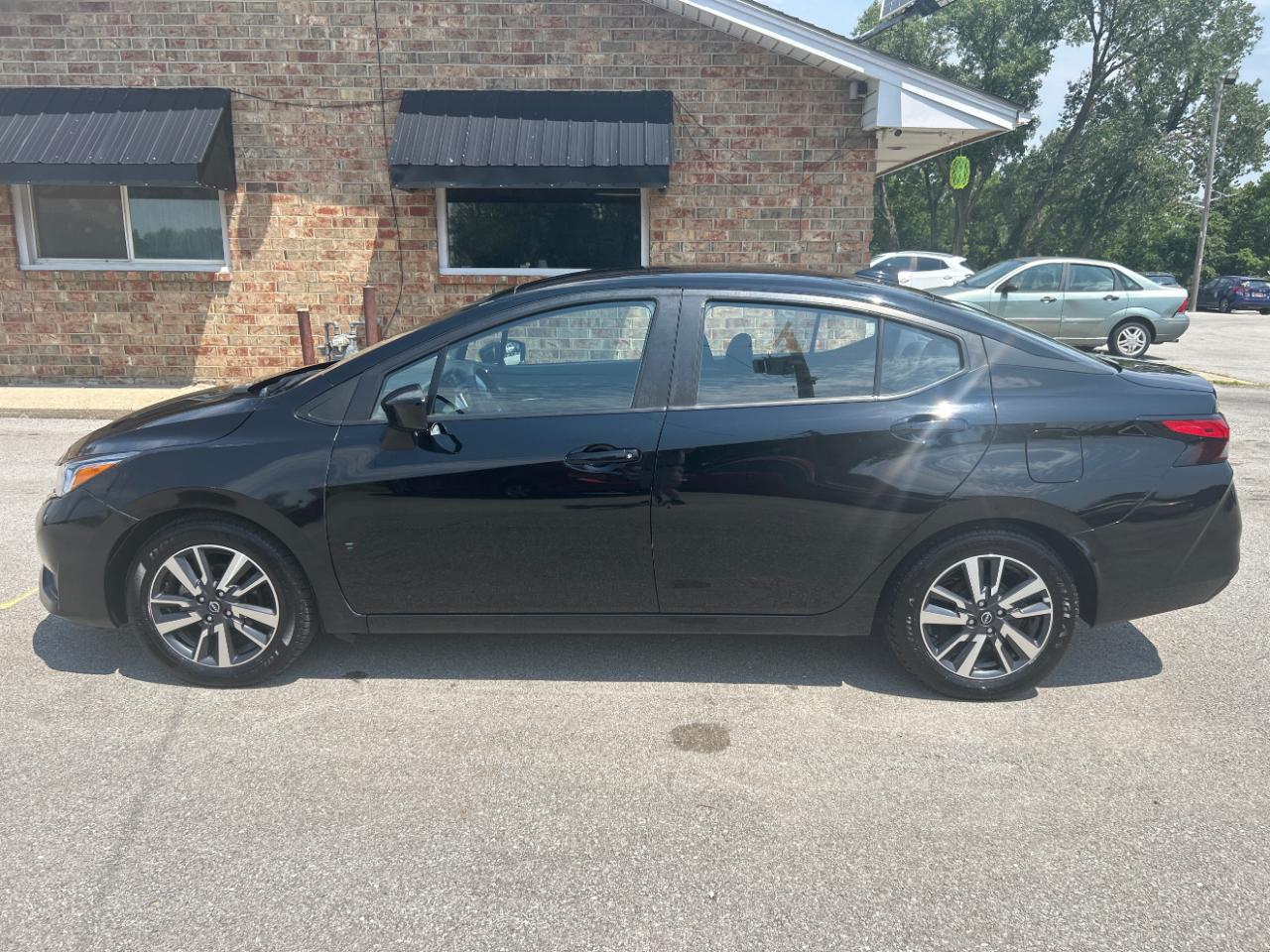 Nissan Versa SV CVT 2023