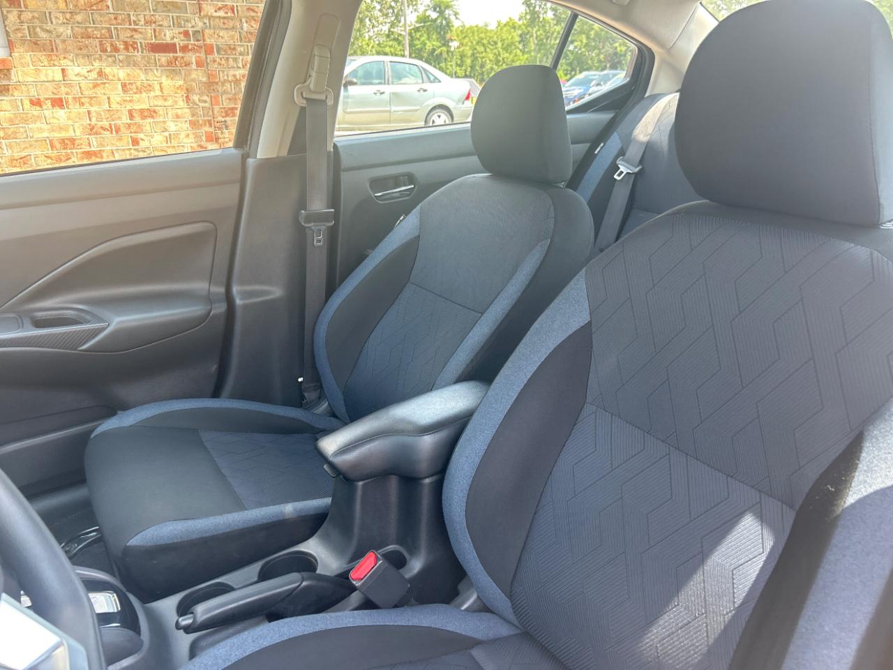 Nissan Versa SV CVT 2023