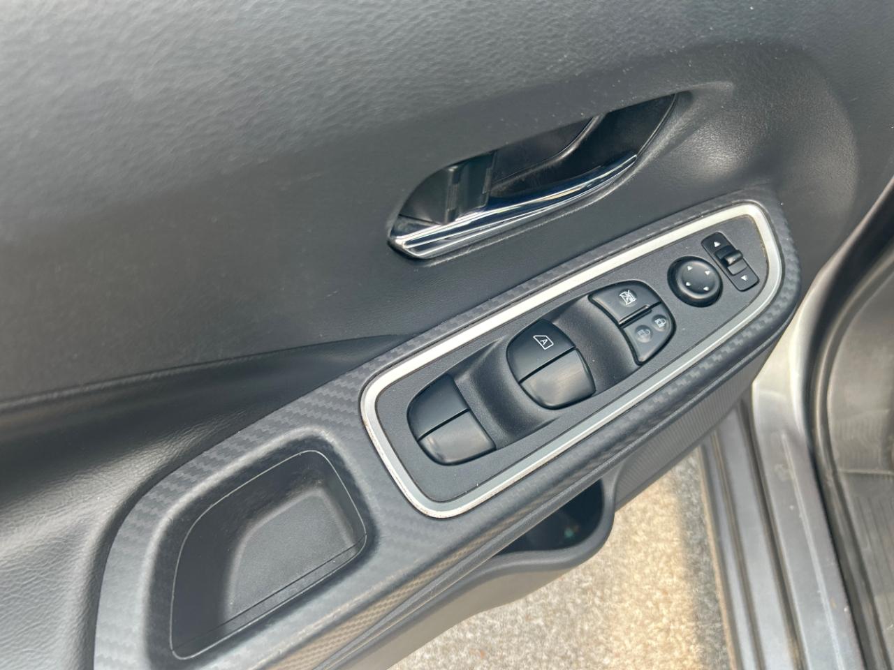 Nissan Versa SR CVT 2020